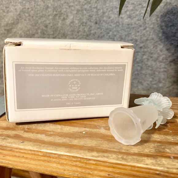 Vintage Avon Fine Collectables Floral Thimble - Picture 3 of 4